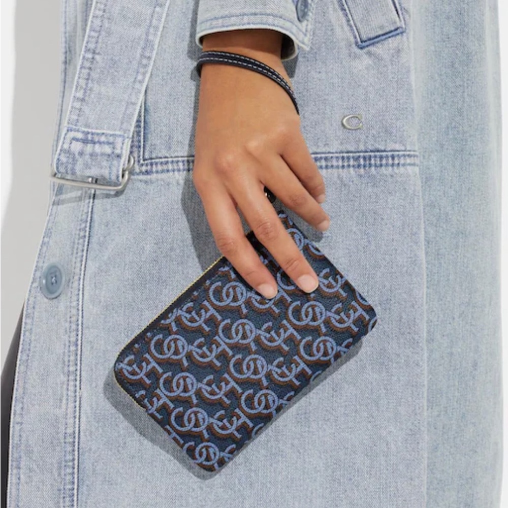 🆕 COACH! 💙 SMALL WRISTLET WITH COACH MONOGRAM PRINT 💙